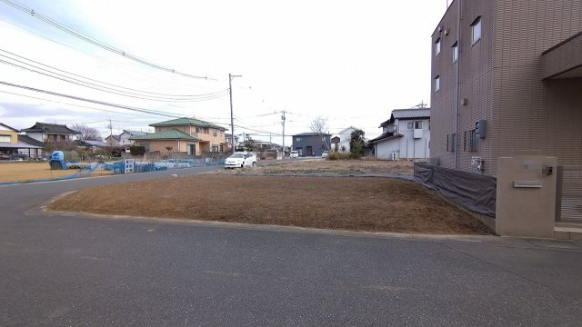 北西角地で開放感ある立地・区画整理地内！前面道路6ｍで車庫入れスムーズ！建築条件なし・お好きなハウスメーカーで建築可能です！
