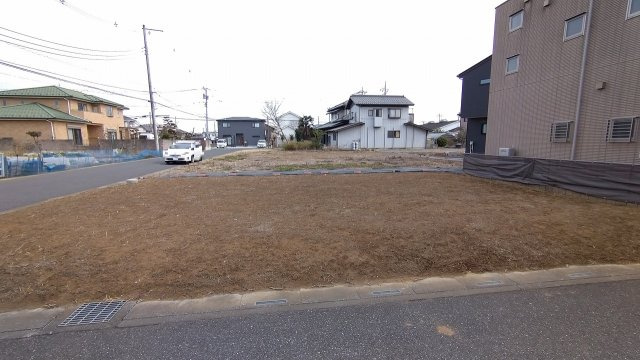 北西角地で開放感ある立地・区画整理地内！前面道路6ｍで車庫入れスムーズ！建築条件なし・お好きなハウスメーカーで建築可能です！