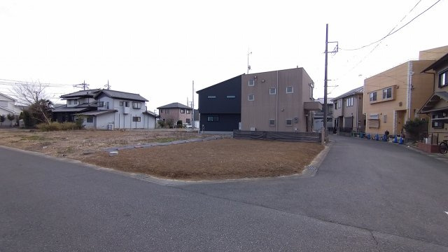 北西角地で開放感ある立地・区画整理地内！前面道路6ｍで車庫入れスムーズ！建築条件なし・お好きなハウスメーカーで建築可能です！