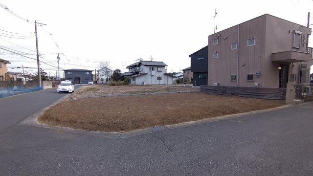 北西角地で開放感ある立地・区画整理地内！前面道路6ｍで車庫入れスムーズ！建築条件なし・お好きなハウスメーカーで建築可能です！