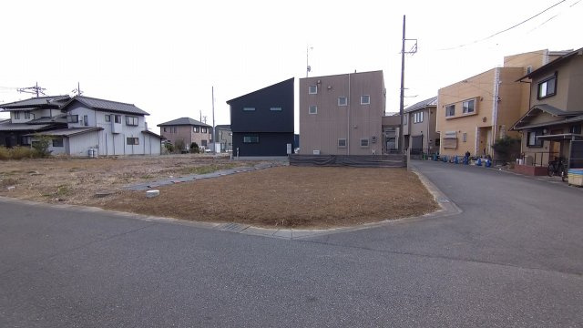 北西角地で開放感ある立地・区画整理地内！前面道路6ｍで車庫入れスムーズ！建築条件なし・お好きなハウスメーカーで建築可能です！