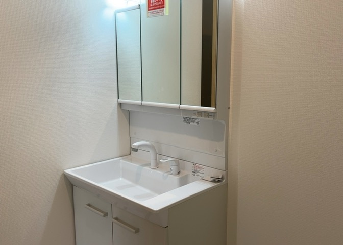 洗面化粧台では顔を洗ったり、身だしなみを整えることが本来の使い方ですが、用途によっては洗面化粧台に求められる機能が違ってくるため、ご自身や家族のライフスタイルに合ったものを選ぶことをおすすめ致します。