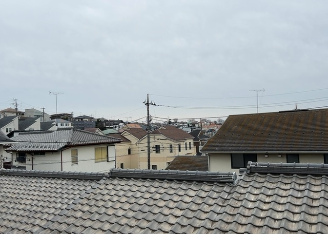 眺望を気にして物件を探す場合、前面に建物が建っていないか現地で確認しましょう！前面に建物があると景色はもちろん、日当たりや風通しにも影響が出てきます。住んだ時のことを想像しながら現地見学をしましょう。