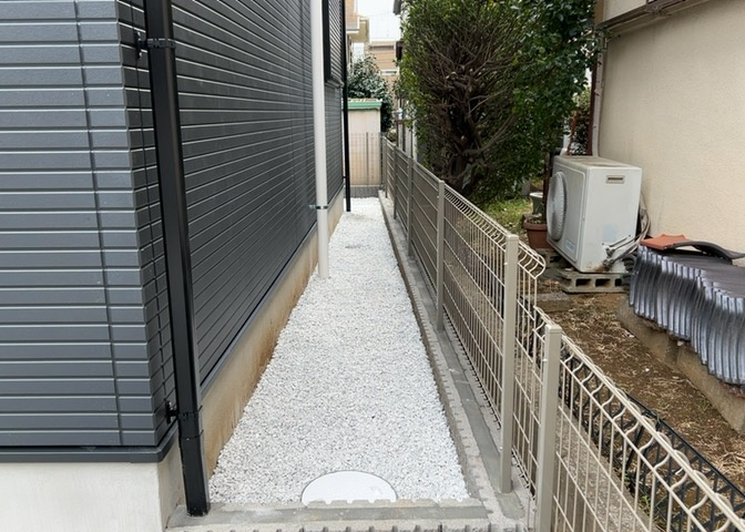 庭があることでガーデニングや家庭菜園はもちろん、こどもの遊び場やペットを放して遊ぶことができます。また、家の周囲に余裕があるということです。隣地との間があれば、十分な日当たりと、風通しが確保できます。
