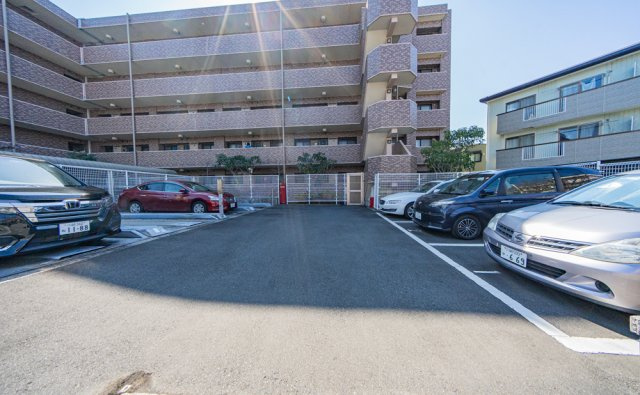 敷地内に駐車場がございます
