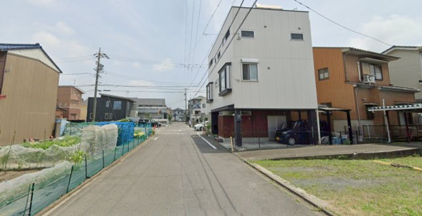 【清須市桃栄四丁目　売地の前面道路含む現地写真】