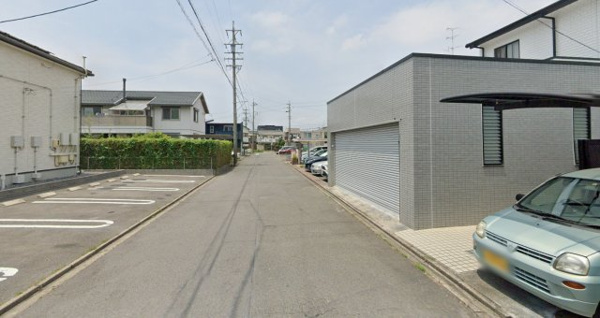 【清須市桃栄四丁目　売地の前面道路含む現地写真】