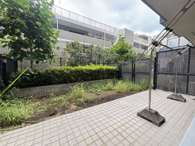 専用庭付き。お子様の遊び場としても活用できます。