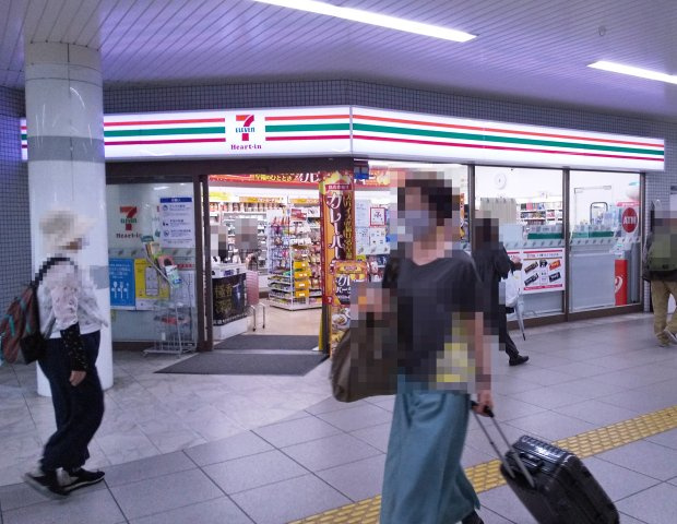 セブンイレブンハートイン　JR摂津富田駅改札口店（徒歩約4分）