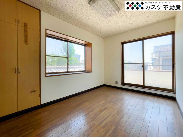 多彩なライフスタイルに対応できる、ゆとりのある洋室。夫婦の書斎や趣味の部屋、ゲストルームなど、ご家族のニーズに合わせて柔軟に活用できるフリースペースです。　