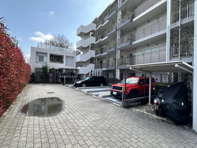 敷地駐車場　