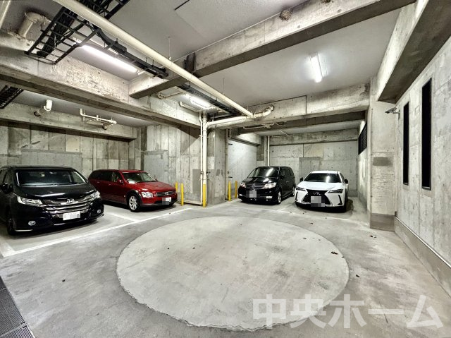 【敷地内駐車場】最新の空き状況や費用などの詳細は担当スタッフまでお問い合わせください。