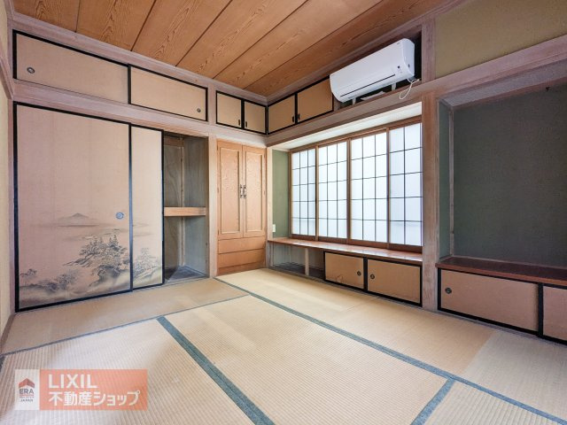 1階の東側にある独立した6帖の和室です！