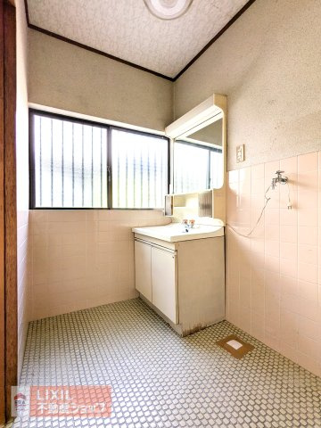 ゆとりのある脱衣スペースです♪