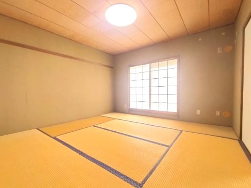 和室の8畳もございます。