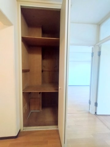 玄関前の収納です