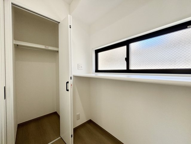 廊下にもファミリークロークを設けております。