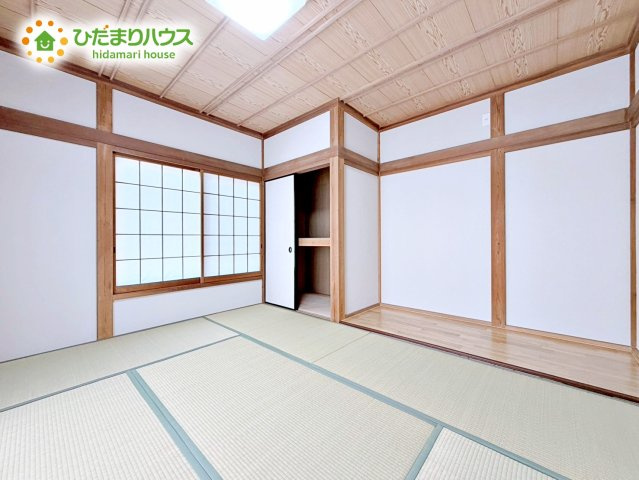 リビングと隣り合わせにあるお部屋！扉を閉めれば、来客用の部屋として使えます♪
