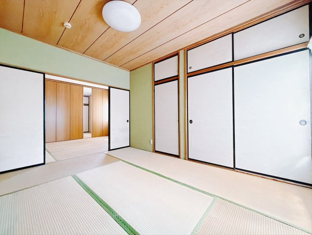 ■和室｜「続き間の和室」は、戸を開ければ大空間、閉じれば個室として活用できるのでお子様の遊び場や客間としても便利です♪
