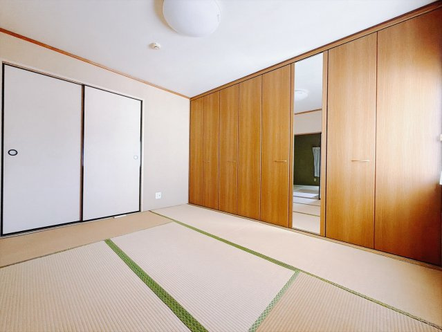 ■和室｜畳にはリラックス効果があるといわれています。フローリングでは感じることのできない圧倒的な寛ぎやすさを実感してください♪
