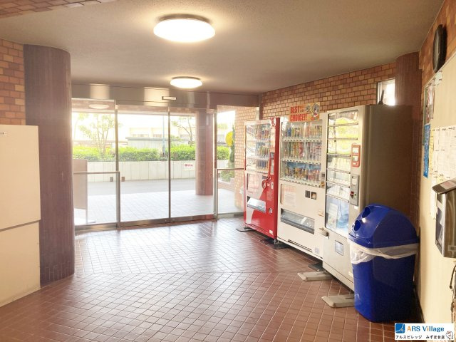 エントランスには自販機があります