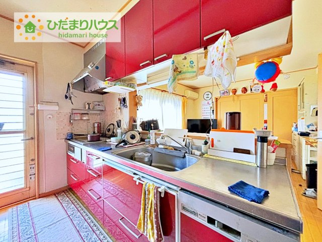 3口コンロと収納豊富なキッチンで、毎日のお料理もはかどります☆