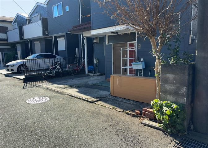 土地を買う際、住む地域の自治体や福祉の補助制度にも注目してみましょう。子供や老人の医療補助やゴミ出しのルールなど、自治体によってルールに大きな違いがあるため、暮らしやすい土地で判断するとよいでしょう。