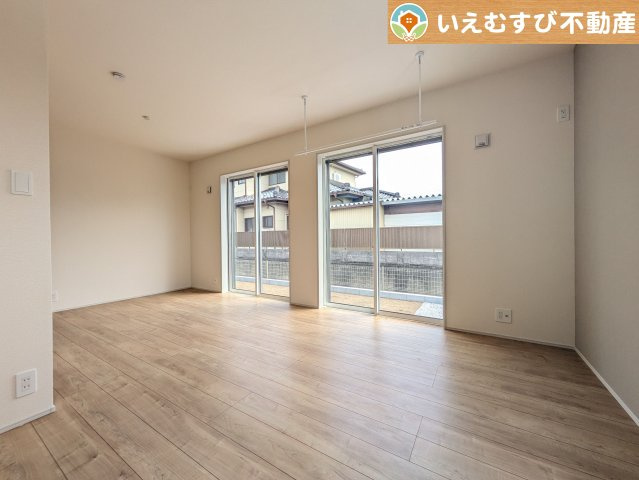 家族の成長に合わせて変化可能な間取り　間仕切り対応可能な10.5帖の洋室は将来お部屋を増やすことも可能です♪