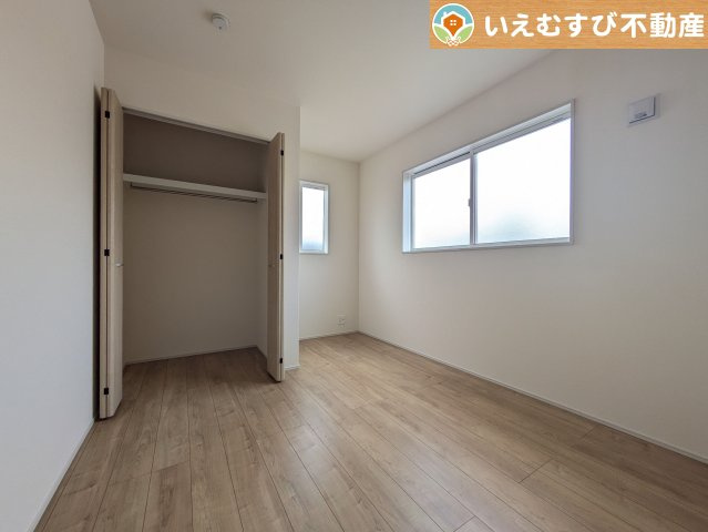 ナチュラルな色合いが落ち着くお部屋　シンプルな内装のお部屋なので自分でコーディネートしても楽しそうですね♪