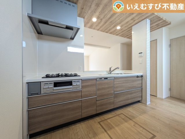 機能性収納性に溢れるキッチン　収納もたっぷり付いていてすっきり片付く！毎日楽しくお料理が出来そうです！