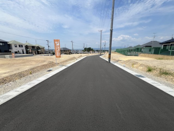【城陽市寺田尼塚　32号地　売土地　建築条件付きの前面道路含む現地写真】