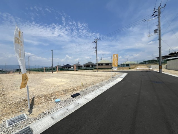 【城陽市寺田尼塚　35号地　売土地　建築条件付きの前面道路含む現地写真】