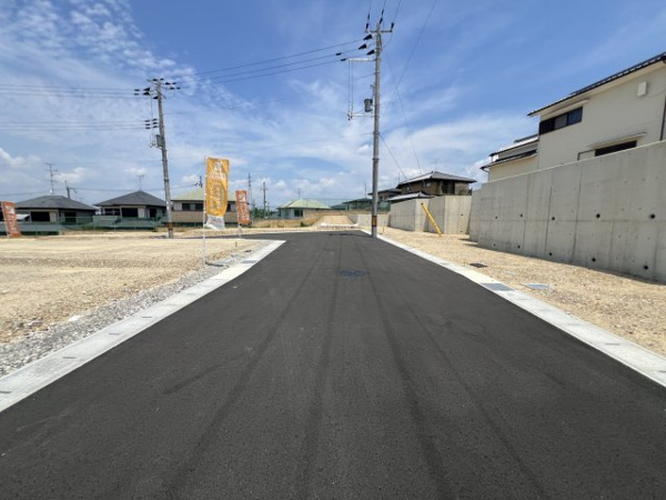【城陽市寺田尼塚　35号地　売土地　建築条件付きの前面道路含む現地写真】