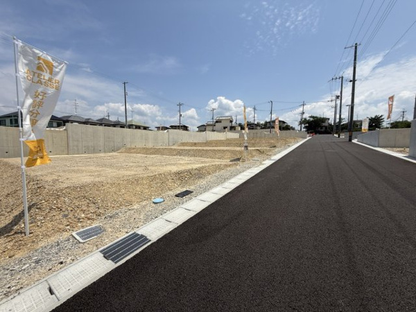 【城陽市寺田尼塚 42号地 売土地 建築条件付きの前面道路含む現地写真】