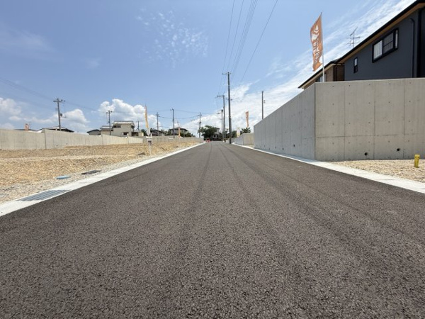 【城陽市寺田尼塚 42号地 売土地 建築条件付きの前面道路含む現地写真】