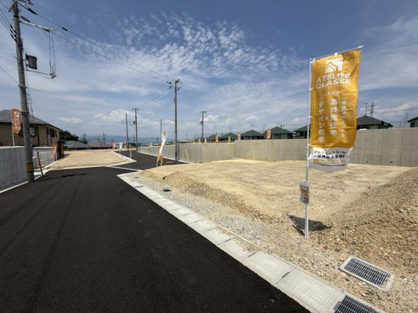 【城陽市寺田尼塚 42号地 売土地 建築条件付きの前面道路含む現地写真】