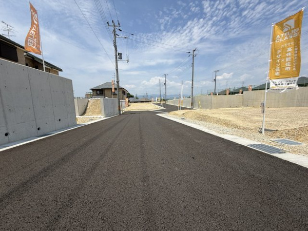 【城陽市寺田尼塚 42号地 売土地 建築条件付きの前面道路含む現地写真】