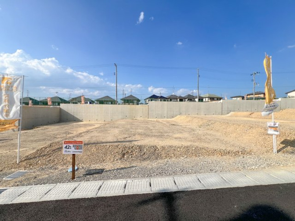 【城陽市寺田尼塚 42号地 売土地 建築条件付きの前面道路含む現地写真】