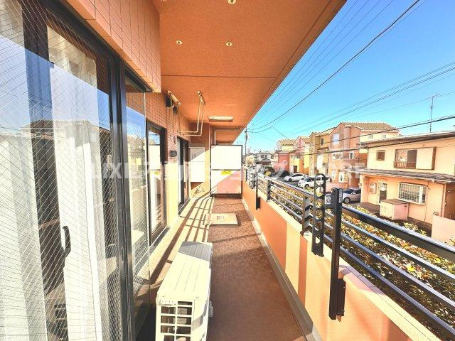 南に大きく面したバルコニーは太陽の温かな温もりをめいいっぱい受け止めてくれます。