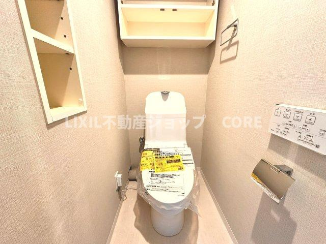 トイレはウォシュレット標準の節水トイレで、デザイン性・清掃性に優れたトイレを採用