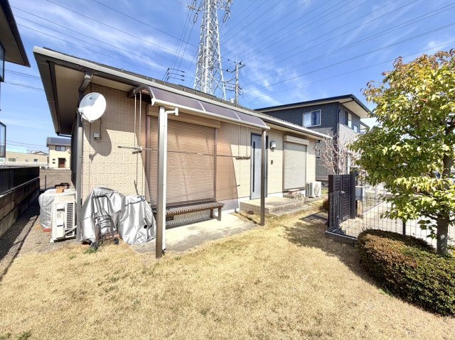 ■お庭｜ひろーいお庭付きです。BBQや家庭菜園も楽しめるほどの広さです！