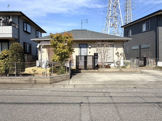 ■外観｜外壁のアクセントカラーがシックな外観です。シンプルなデザインでありながらも「個性」を損なわず、お客様一人ひとりの暮らし方にフィットします。