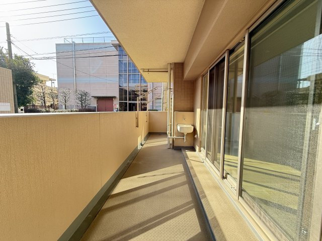 南向きで陽当たり良好のバルコニーです。　