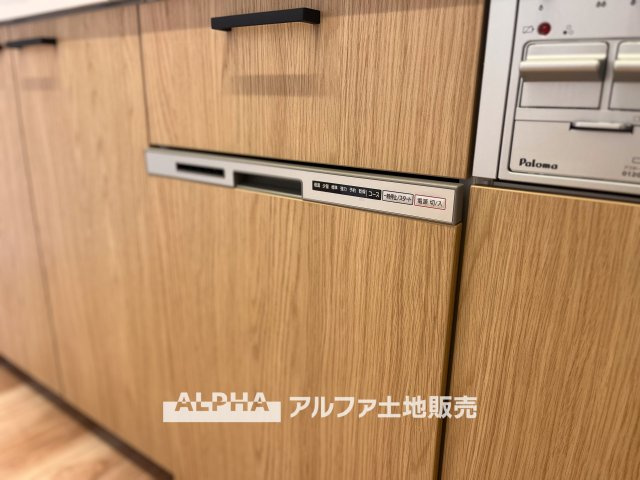 【Food　washing　machine】　◆食洗機◆お子様の面倒を見れる時間が増え時短になります。加えて手荒れも防げてしかも節水が高い為、大変人気があり重宝します。