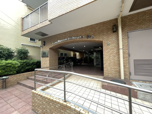 マンションの顔でもある、高級感漂うエントランス。　