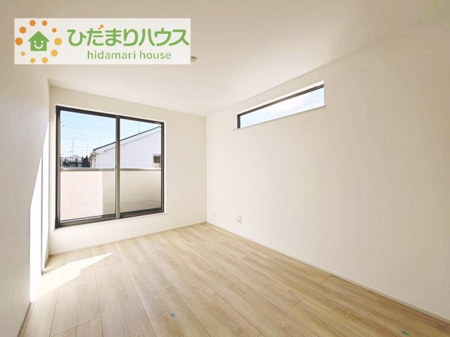 大きなベッドを置いても余裕の広さの主寝室♪