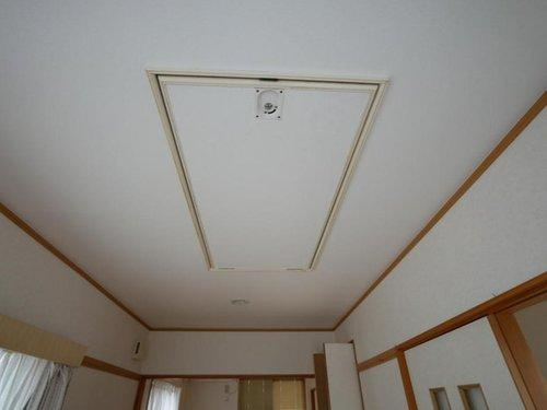 屋根裏収納