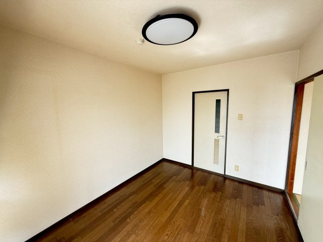 約6帖の洋室です。