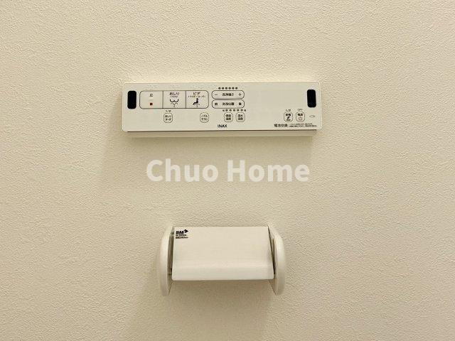【ウォシュレット】清潔に使いたいお手洗いには最適な設備です。もちろんウォームレットも標準装備です。