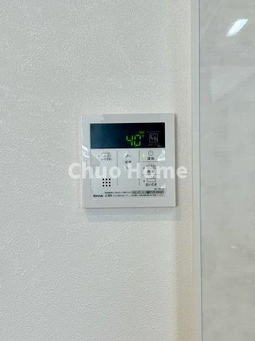 【給湯リモコン】外での一日を忘れさせてくれるオートバス機能でお好みの湯量・温度に調整された浴槽。